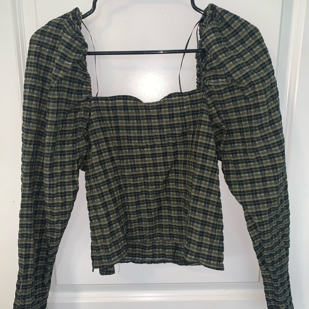 Puff sleeved cropped blouse